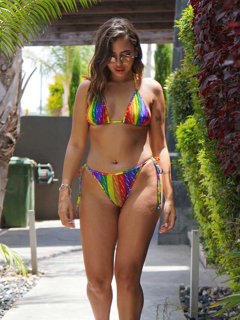 ביקיני-גאווה-אחד